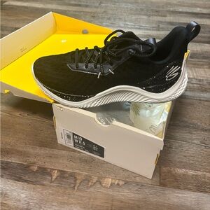 Brand new Under Armour Black Curry 10’s size 10